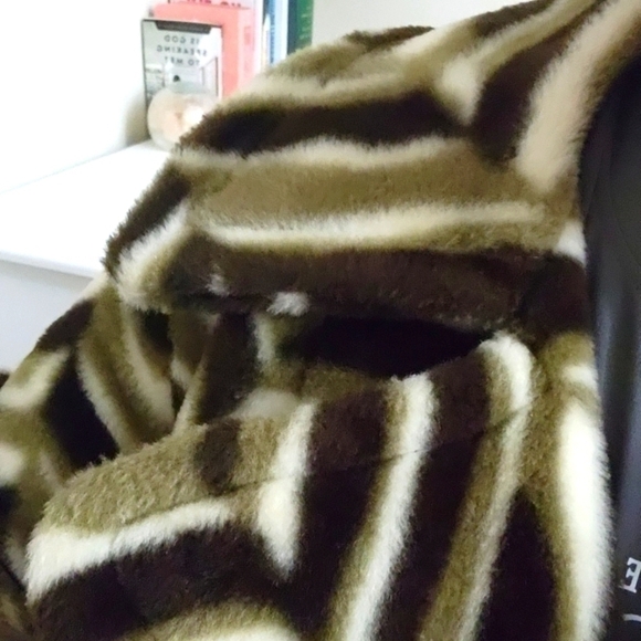 Vintage Mob Wife Vibe Coat Faux Fur Vintage Maximalist Y2K Blokecore - Picture 11 of 12